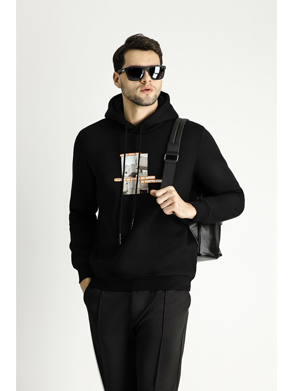 Siyah Kapüşonlu İçi Polarlı Baskılı Pamuklu Sweatshirt-1