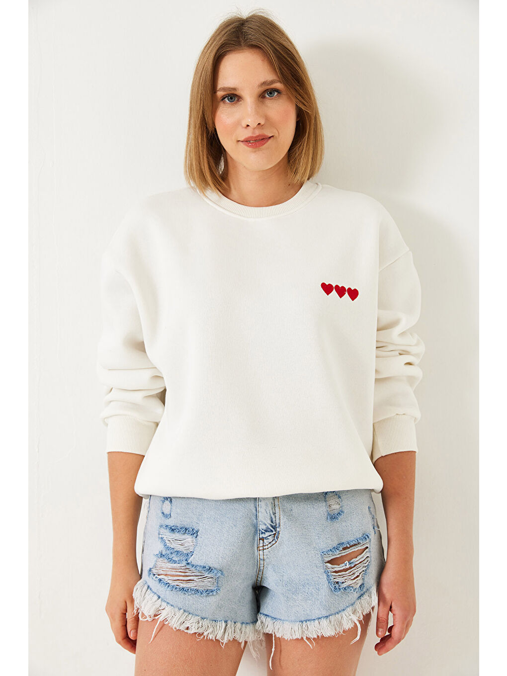 Ekru Kadın Kalp Nakışlı Şardonlu Sweatshirt-1