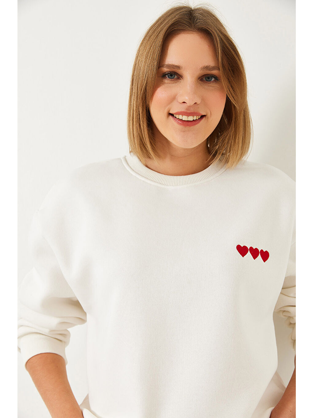 Ekru Kadın Kalp Nakışlı Şardonlu Sweatshirt-3