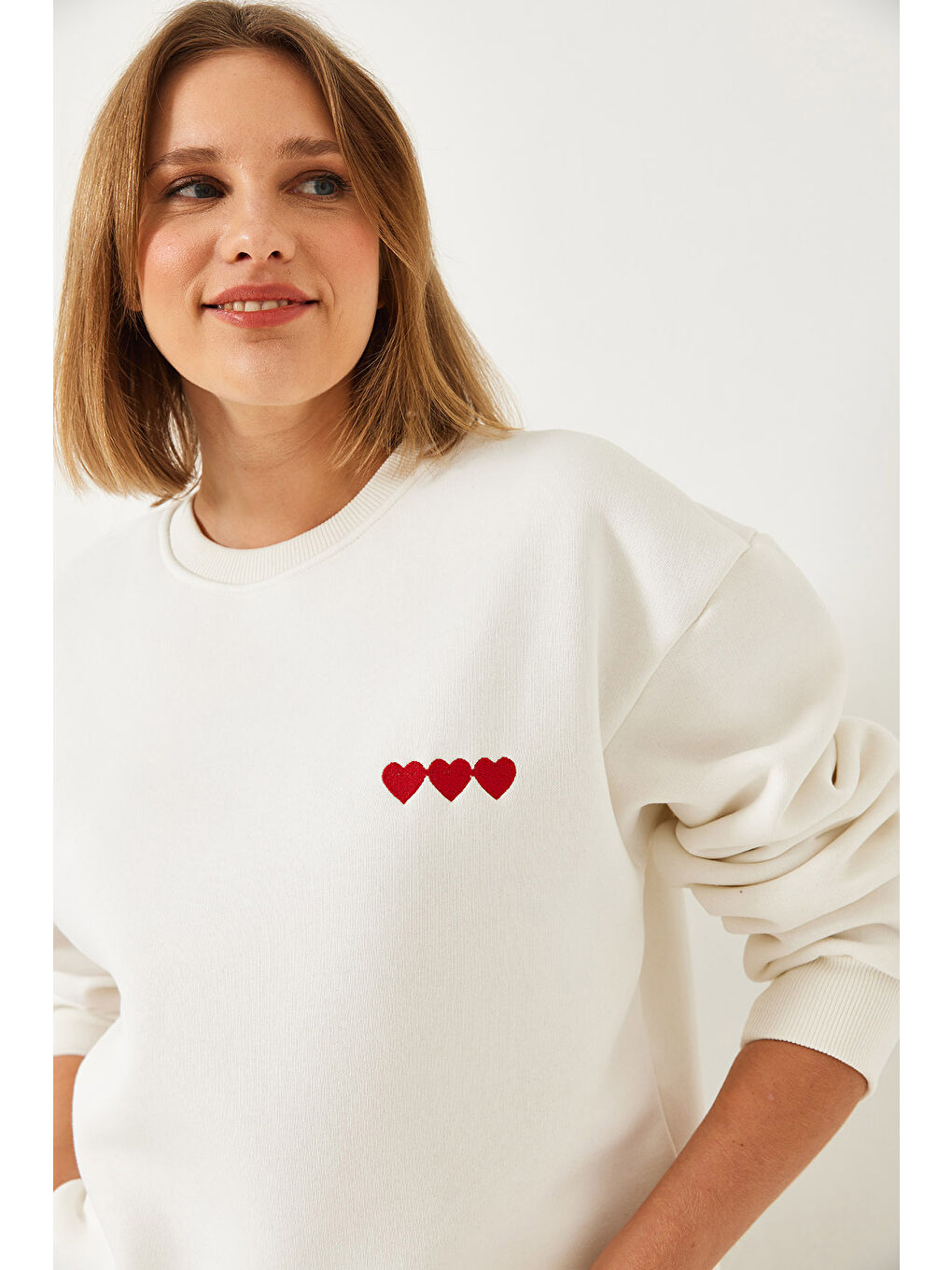 Ekru Kadın Kalp Nakışlı Şardonlu Sweatshirt-4
