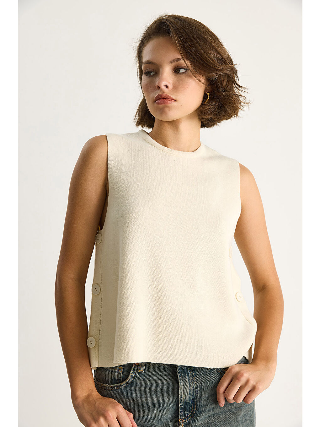 Ekru Kadın Bisiklet Yaka Yandan Düğme Aksesuarlı Örme Bluz-1