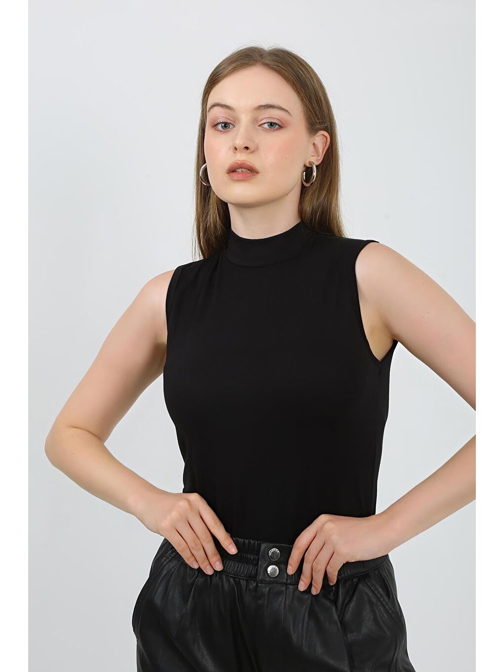 Siyah Kadın Kolsuz Body