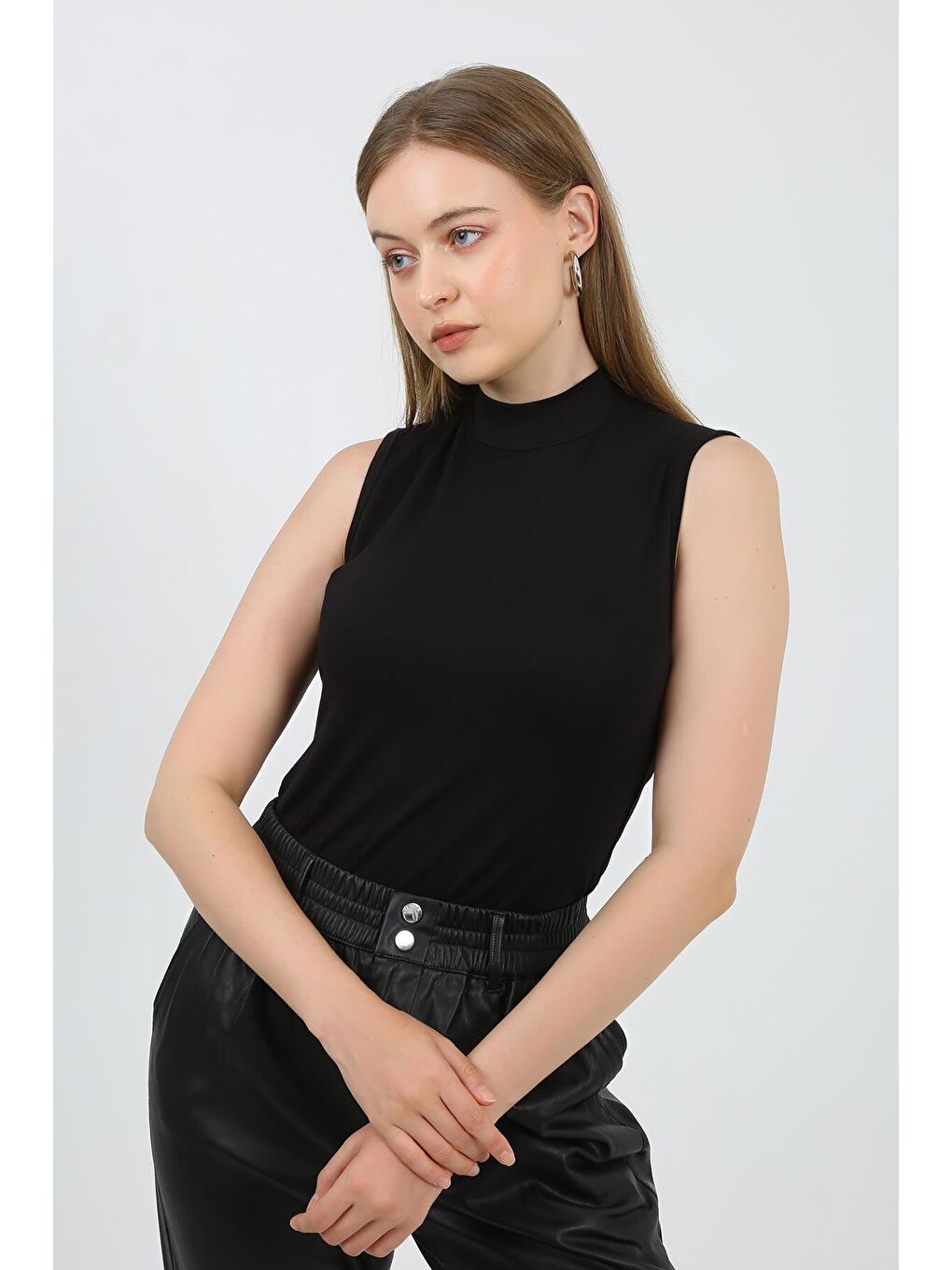 Siyah Kadın Kolsuz Body-2