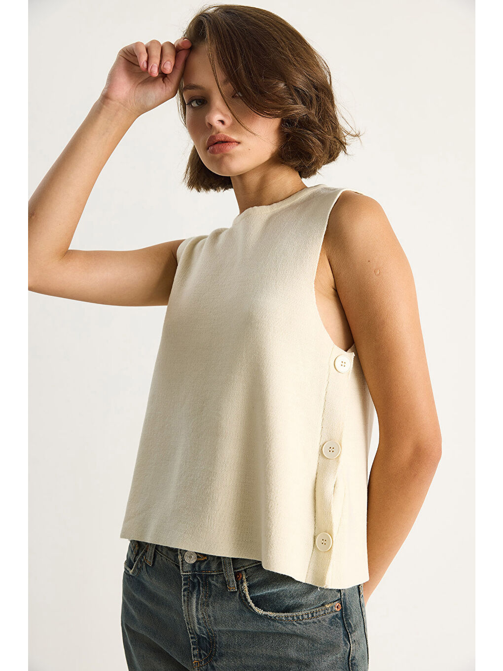 Ekru Kadın Bisiklet Yaka Yandan Düğme Aksesuarlı Örme Bluz-2