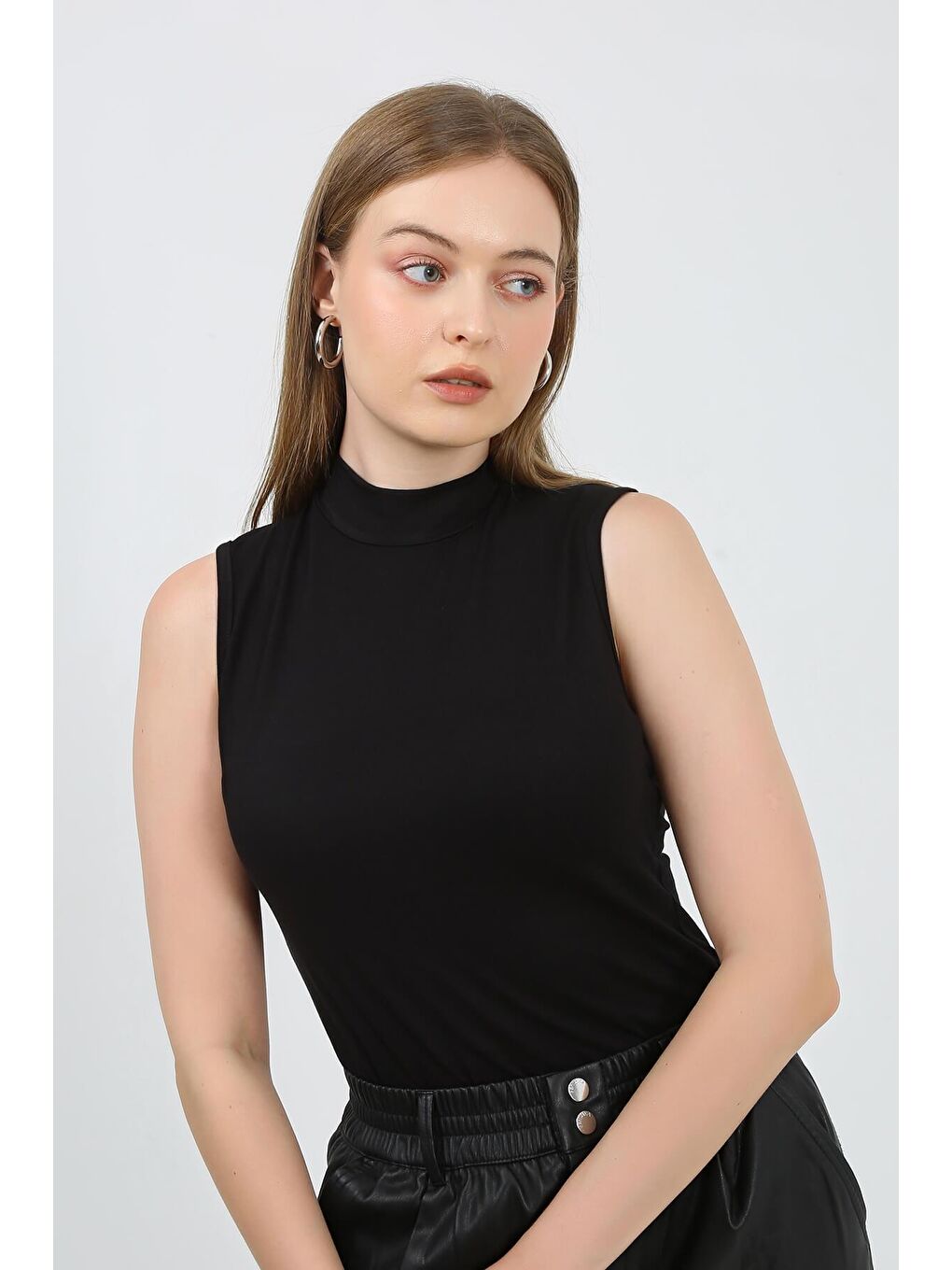 Siyah Kadın Kolsuz Body-3