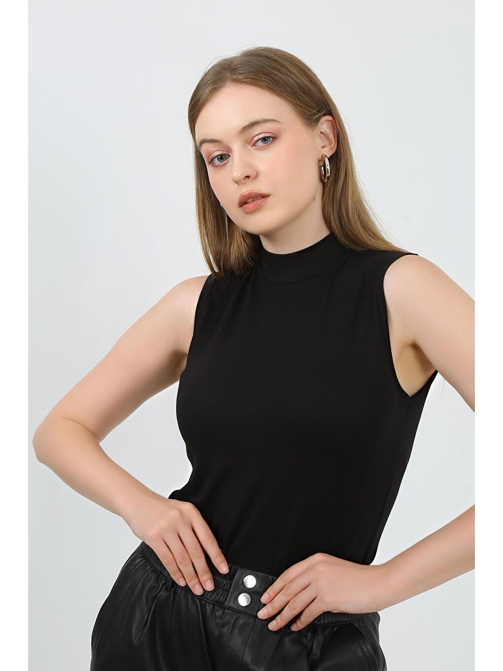 Siyah Kadın Kolsuz Body-5