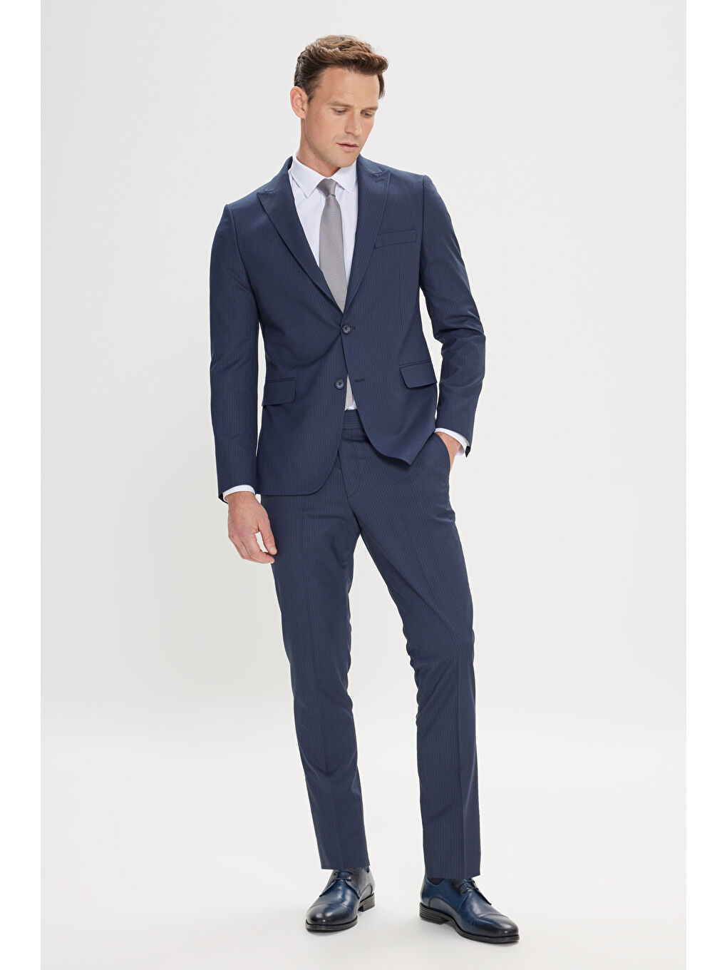 Erkek Lacivert-Gri Slim Fit Dar Kesim Kırlangıç Yaka Çizgili Takım Elbise