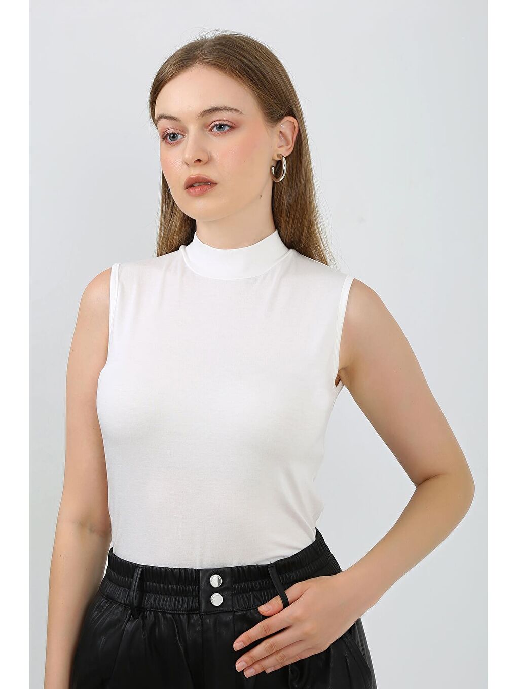 Beyaz Kadın Kolsuz Body