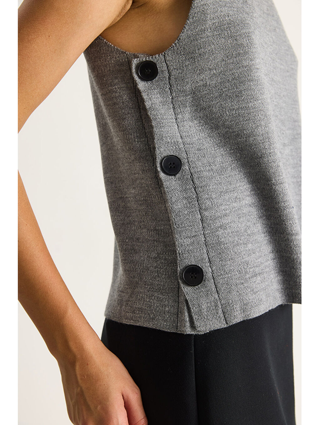 Gri Kadın Bisiklet Yaka Yandan Düğme Aksesuarlı Örme Bluz-6