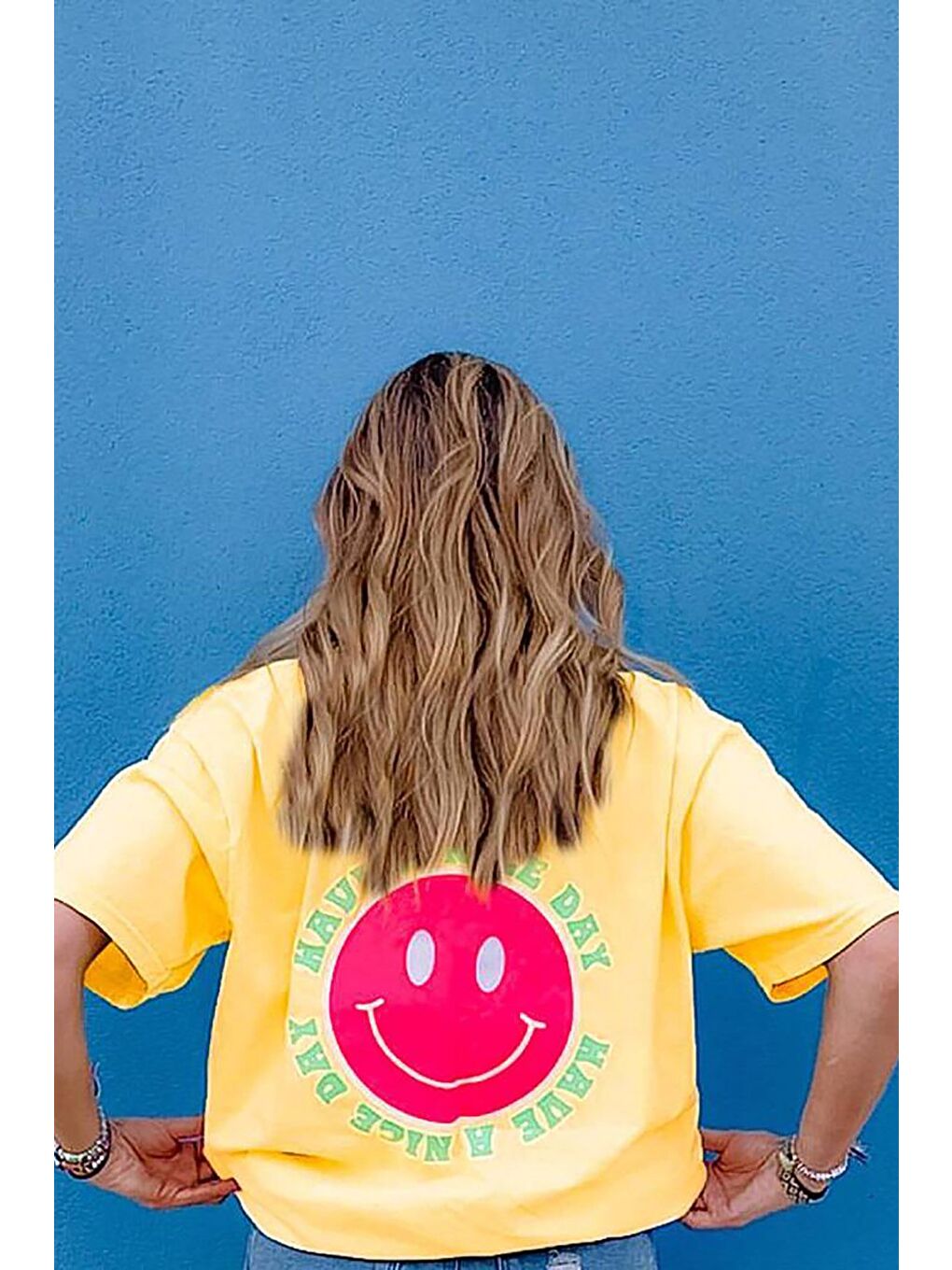Sarı Arka Baskılı Oversize Yuvarlak Yaka Kadın Tişört-5