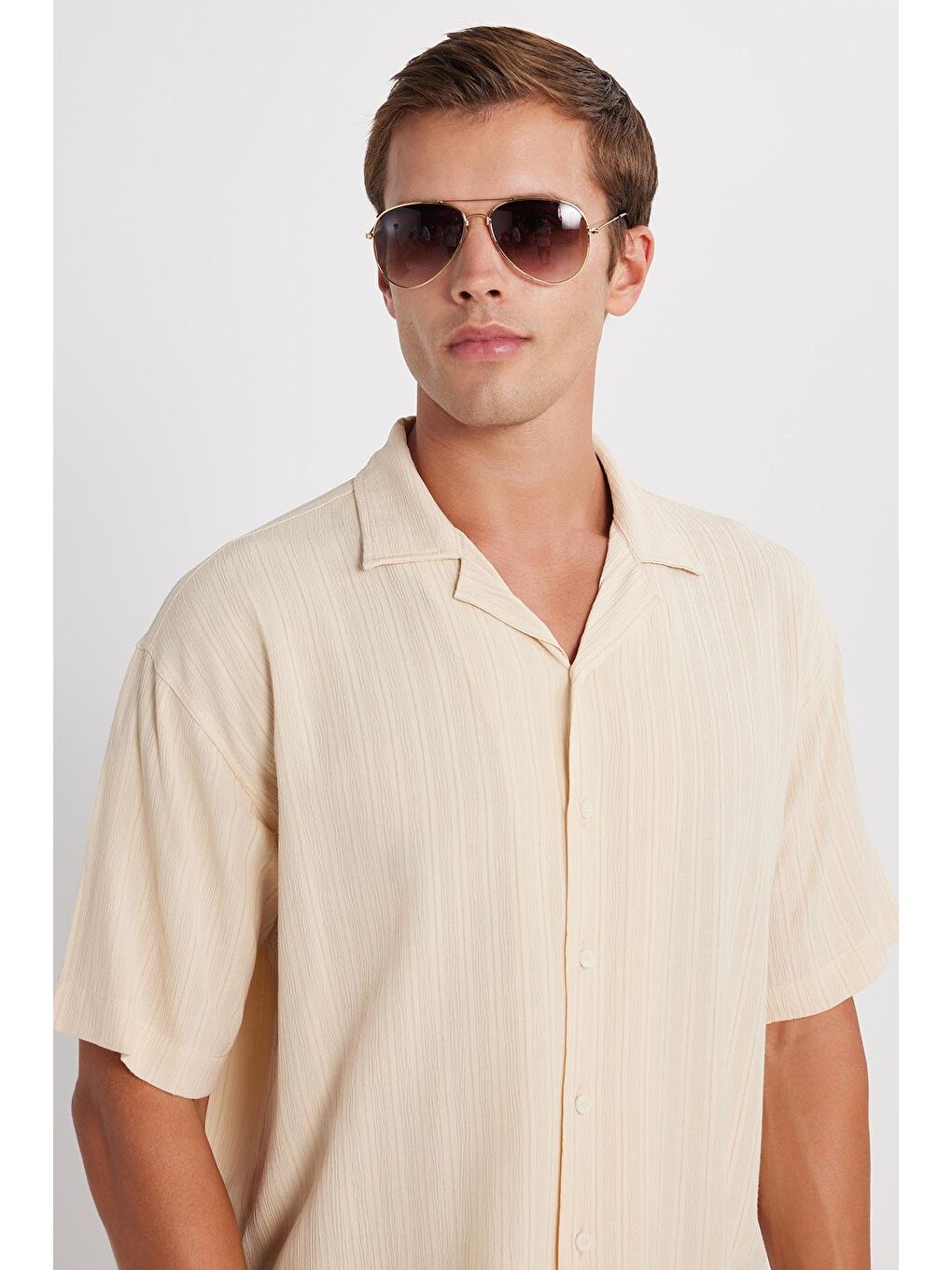 Erkek Relax Fit Rahat Kesim Çizgili Apaş Yaka Kısa Kollu Açık Bej Gömlek-1
