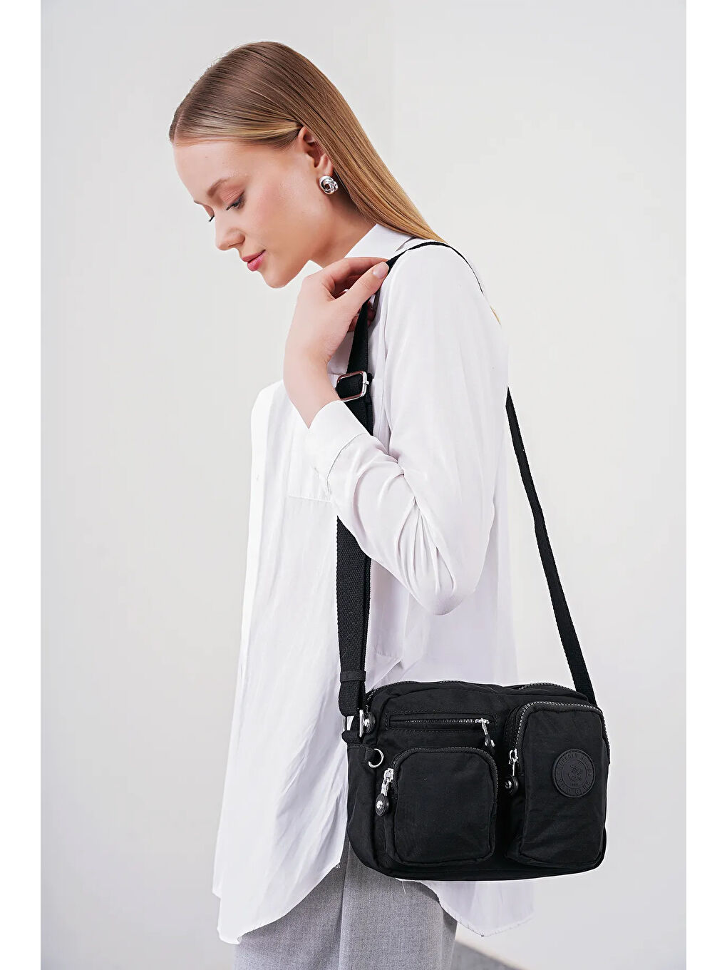 Siyah Çok Gözlü Çapraz Askılı Kadın Çanta BHPC6005-1