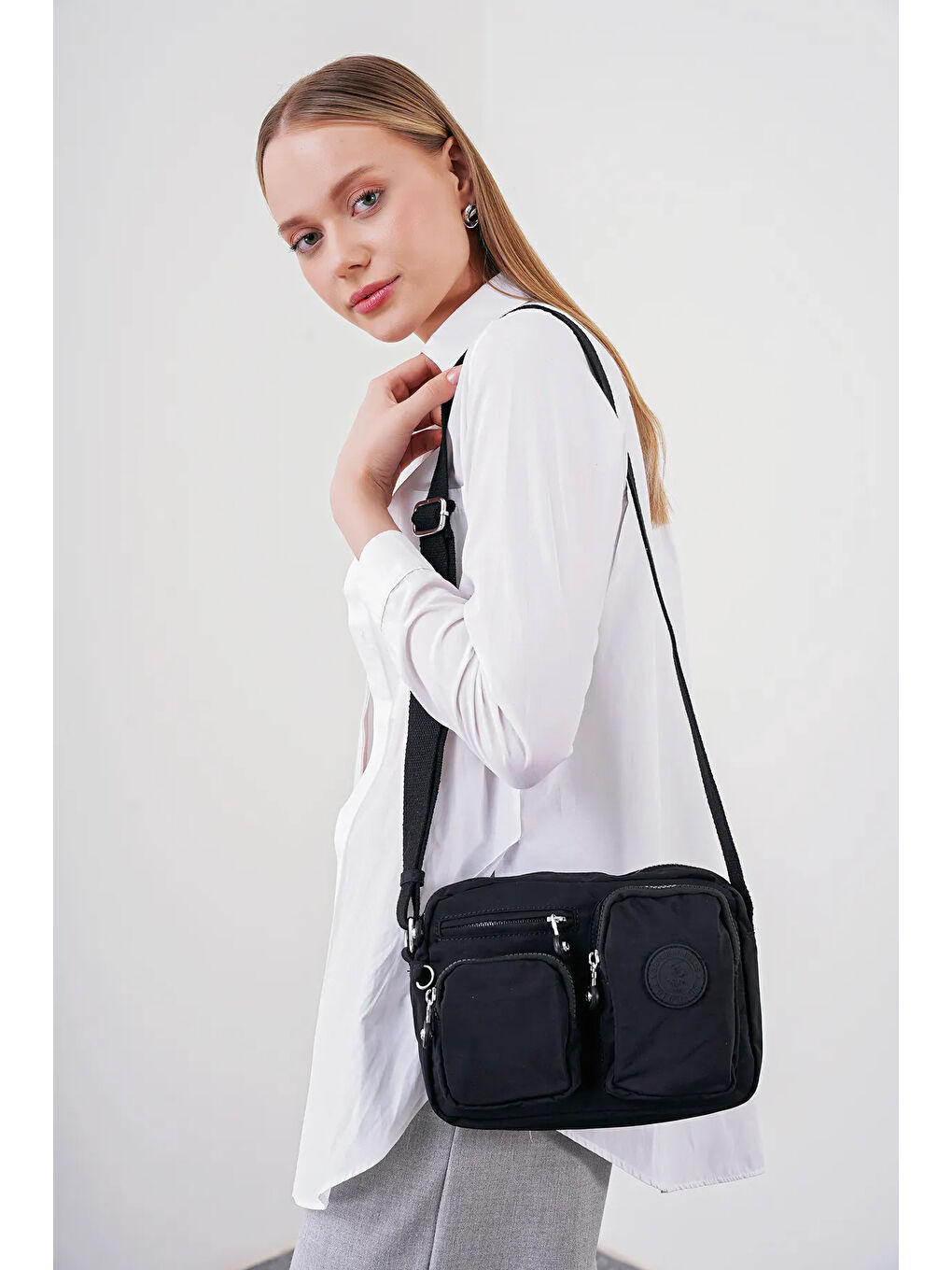 Siyah Çok Gözlü Çapraz Askılı Kadın Çanta BHPC6005-2