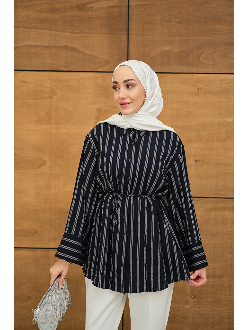 Kadın Kalın Çizgili Desenli Bel Bağlamalı Şifon Gömlek Lacivert