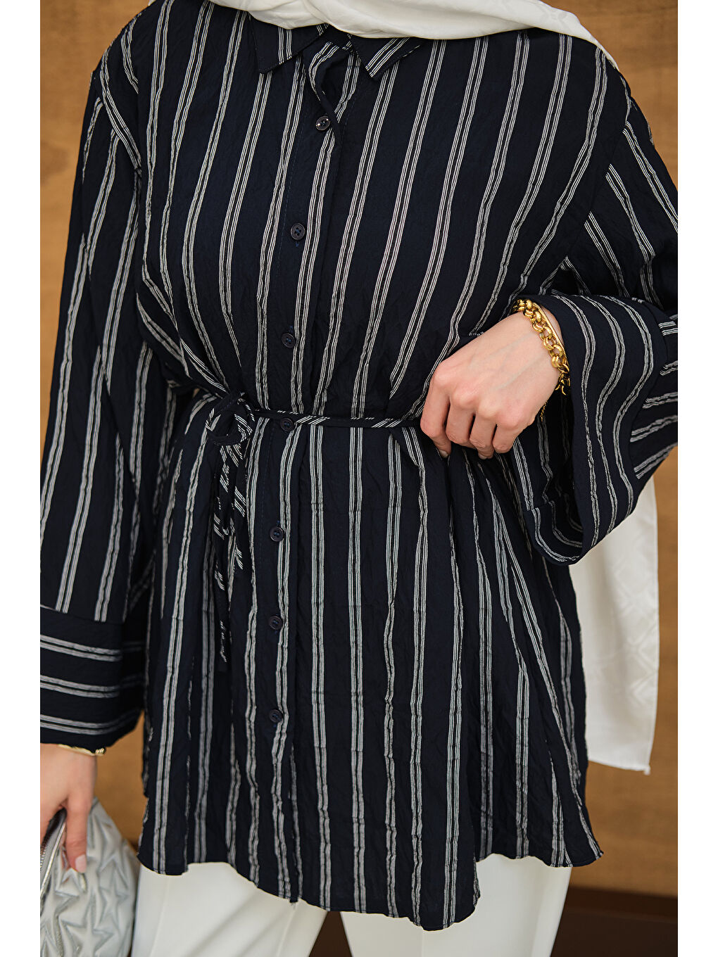 Kadın Kalın Çizgili Desenli Bel Bağlamalı Şifon Gömlek Lacivert-3