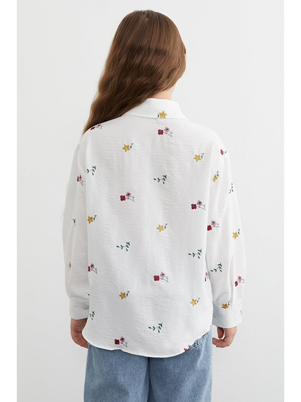 Beyaz Çiçek Nakışlı Kız Çocuk Gömlek-3