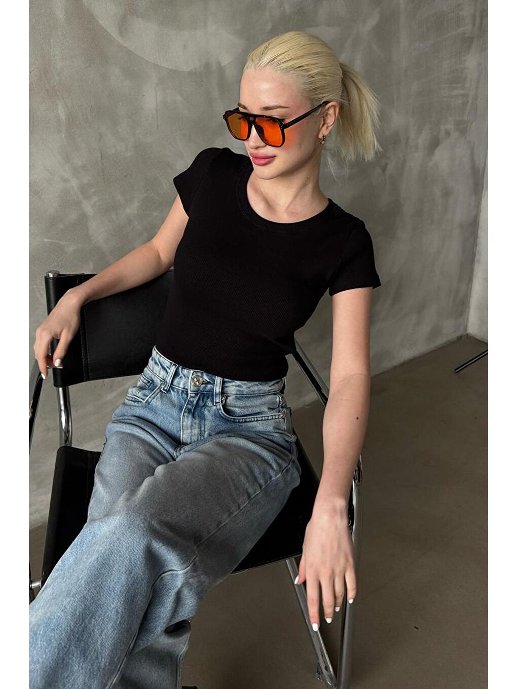 Siyah Geniş Yaka Fittili Basic Kadın T-Shirt Mg2293