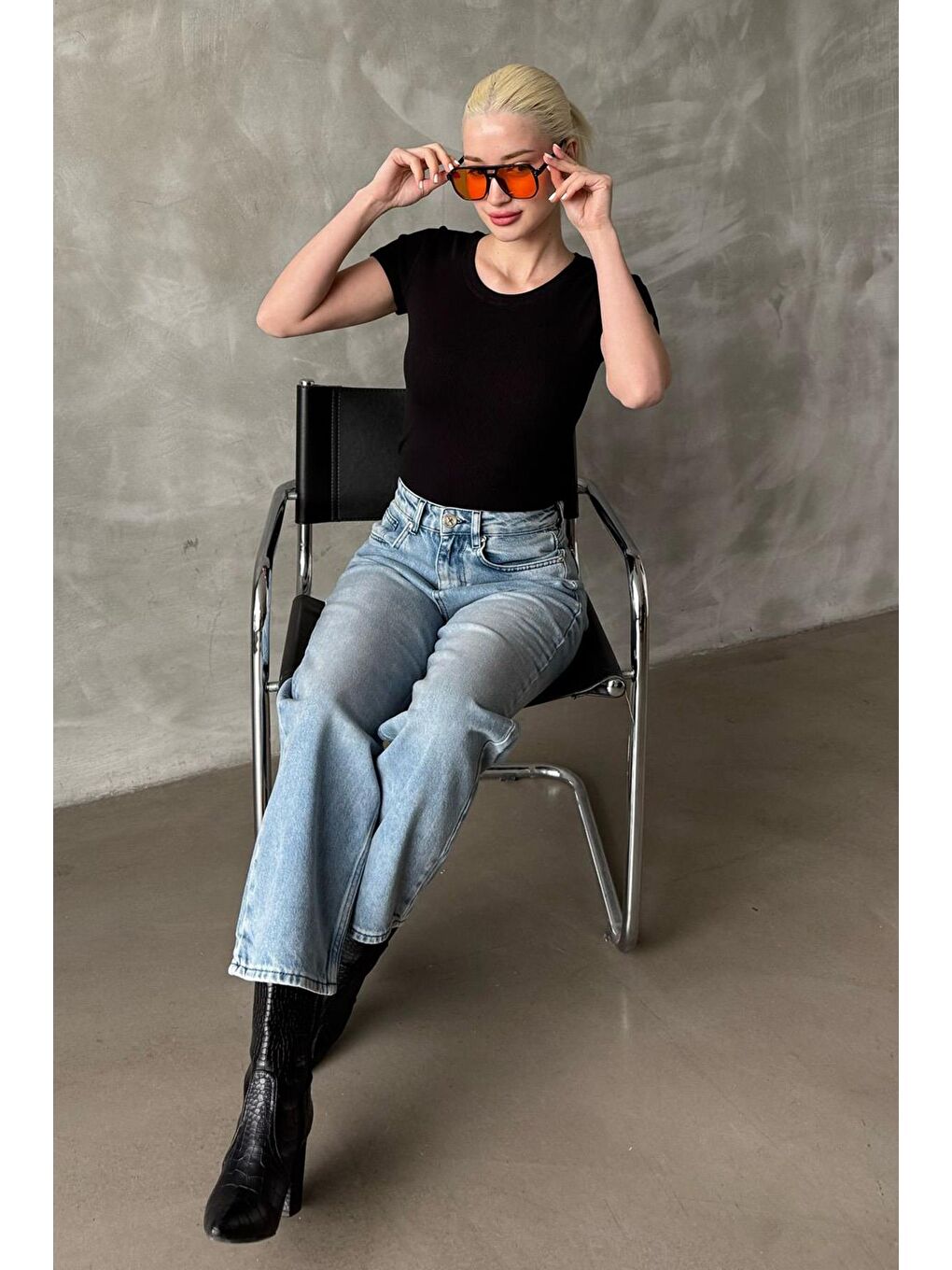 Siyah Geniş Yaka Fittili Basic Kadın T-Shirt Mg2293-1