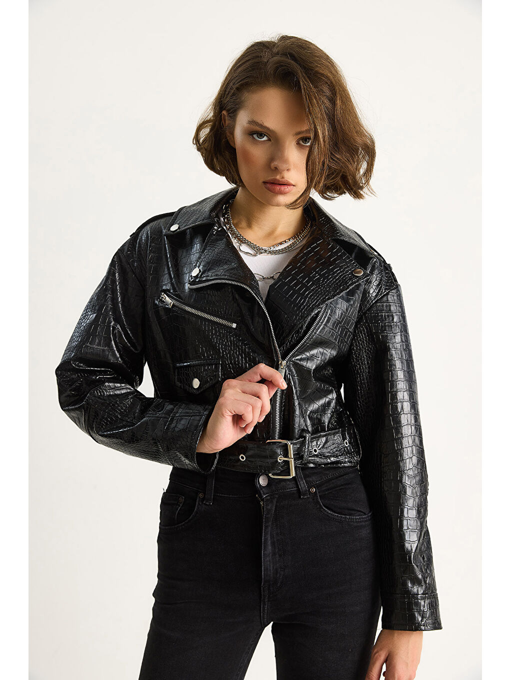 Siyah Kadın Kemerli Krokodil Crop Suni Deri Ceket-4
