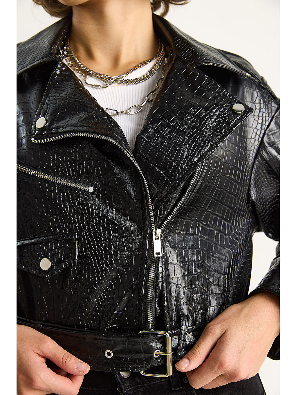 Siyah Kadın Kemerli Krokodil Crop Suni Deri Ceket-5