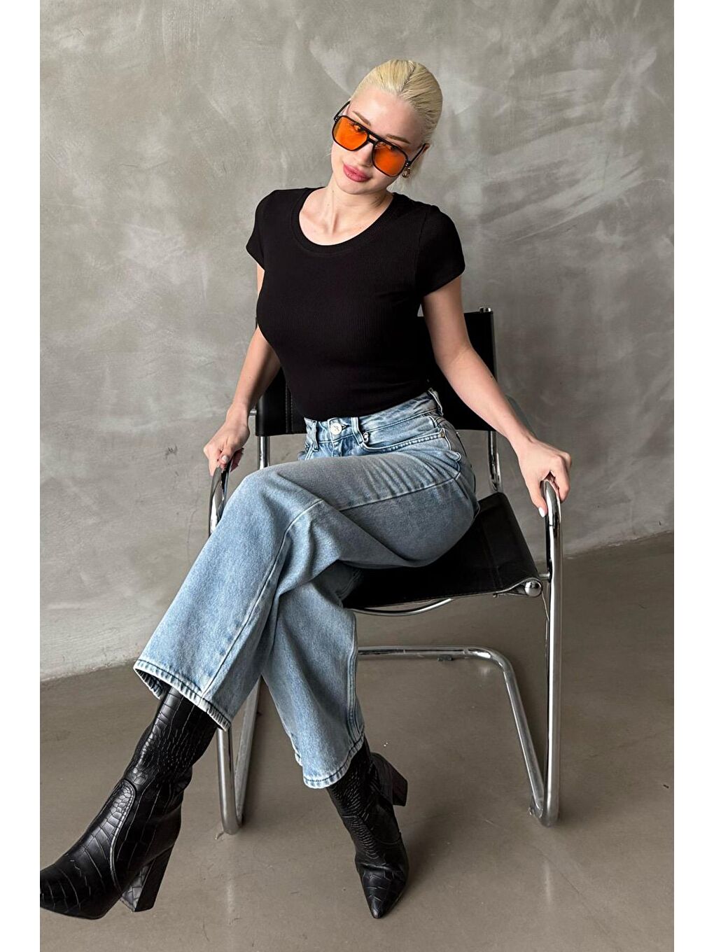 Siyah Geniş Yaka Fittili Basic Kadın T-Shirt Mg2293-2