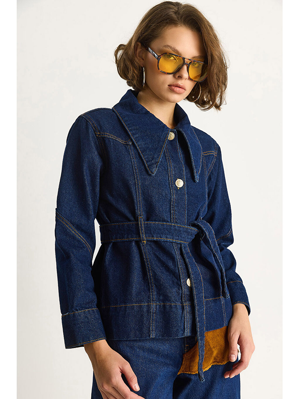 Lacivert Kadın Sivri Yaka Kuşaklı Dikiş Detaylı Denim Ceket