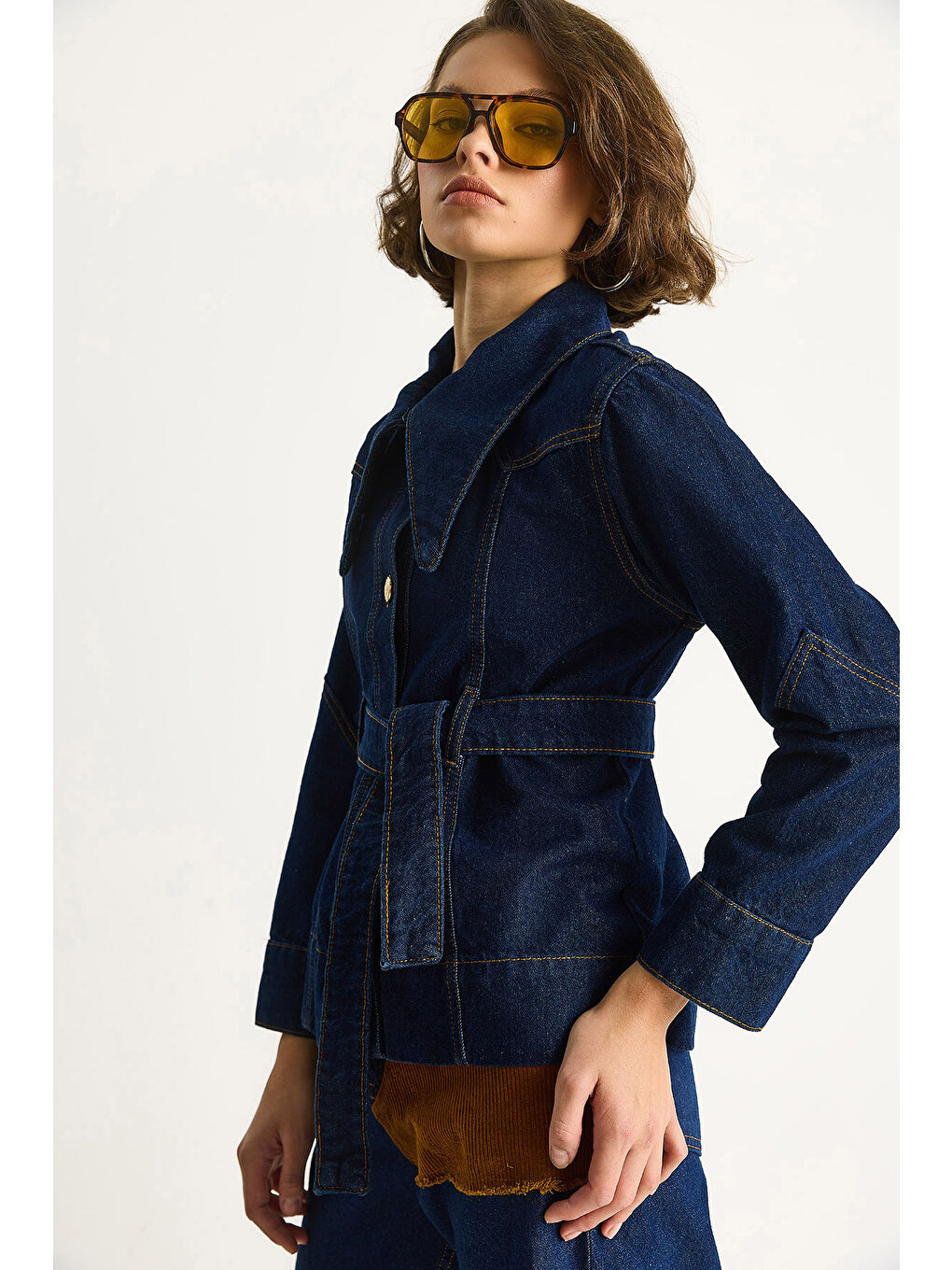 Lacivert Kadın Sivri Yaka Kuşaklı Dikiş Detaylı Denim Ceket-3