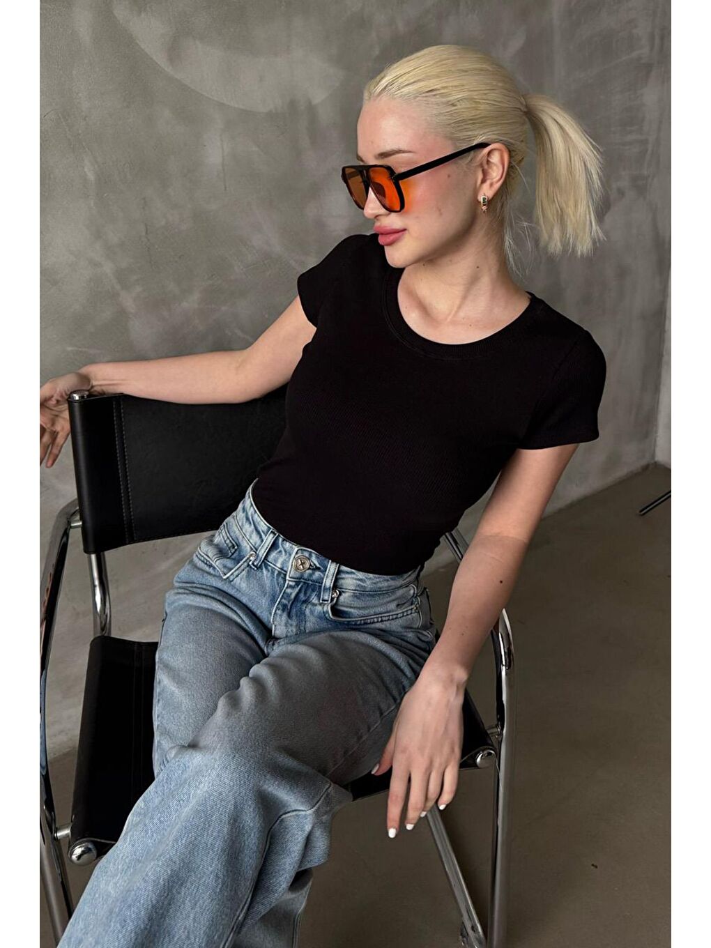 Siyah Geniş Yaka Fittili Basic Kadın T-Shirt Mg2293-3