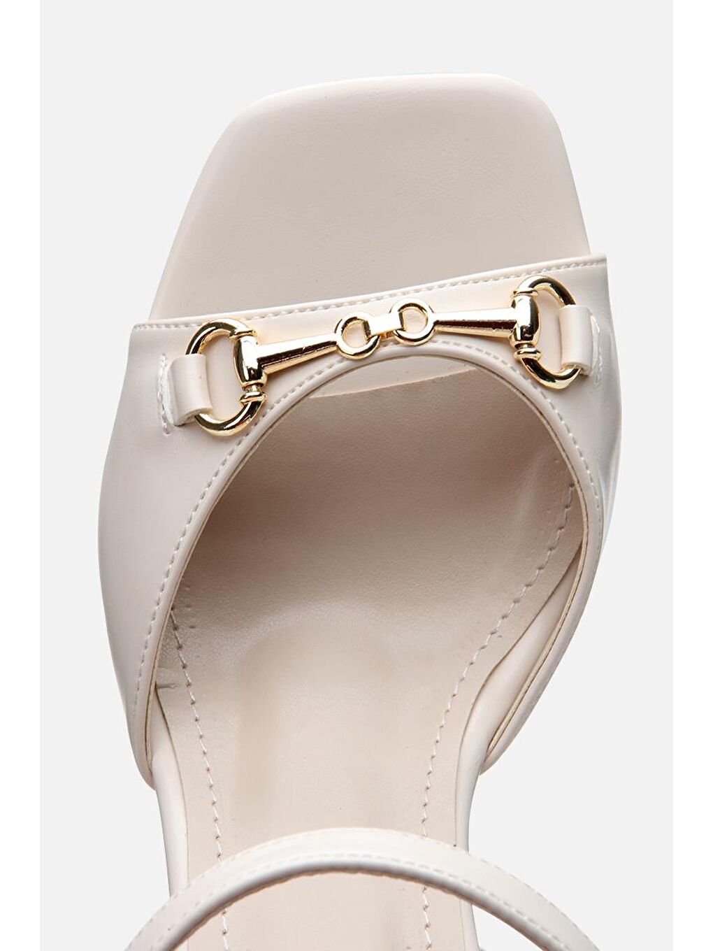 Kadın Bej Tokalı Dolgu Topuklu Sandalet-5