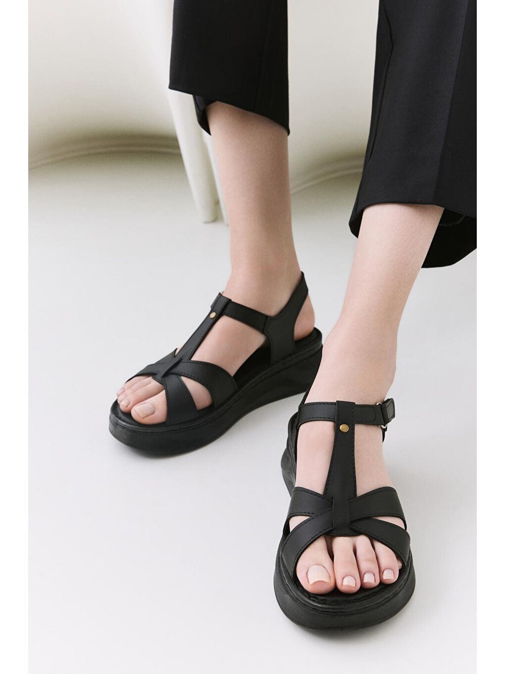 Kadın Siyah Comfort Düz Sandalet