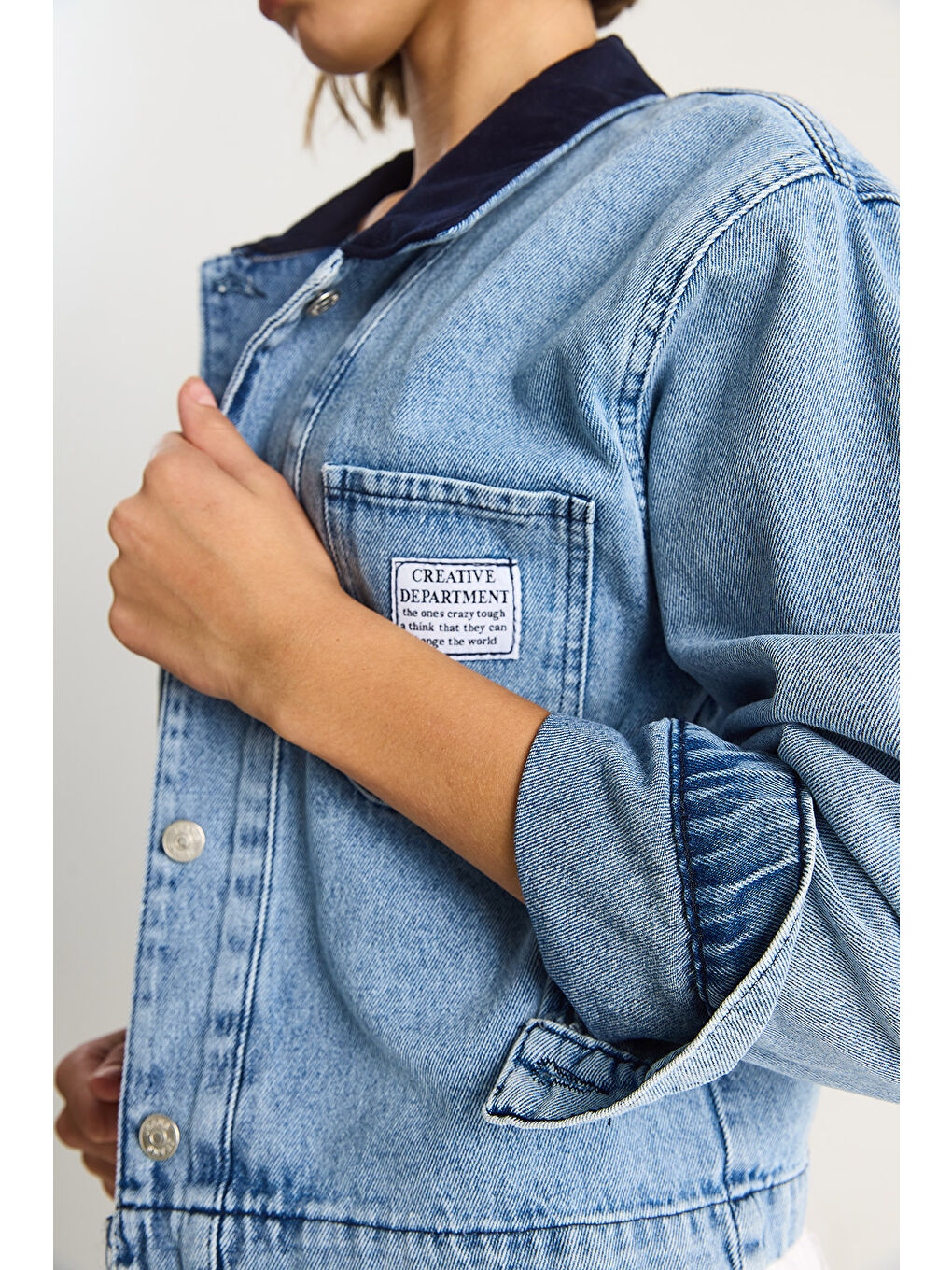 Mavi Kadın % Pamuk Slim Fit Kontrast Yakalı Mevsimlik Denim Ceket-4