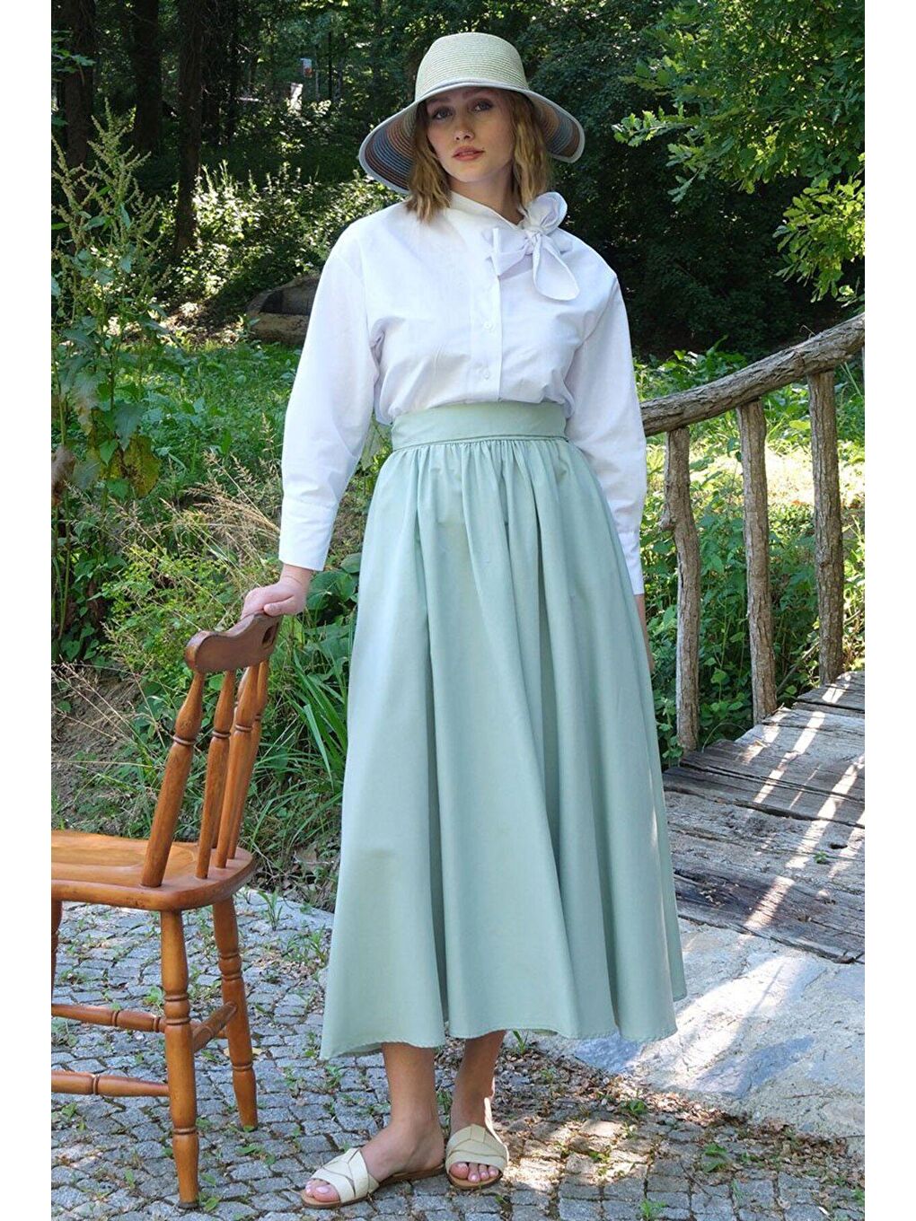 Turkuaz Beyaz Yakası Fiyonklu Gömlek & Mint Yeşili Balon Etek Takım