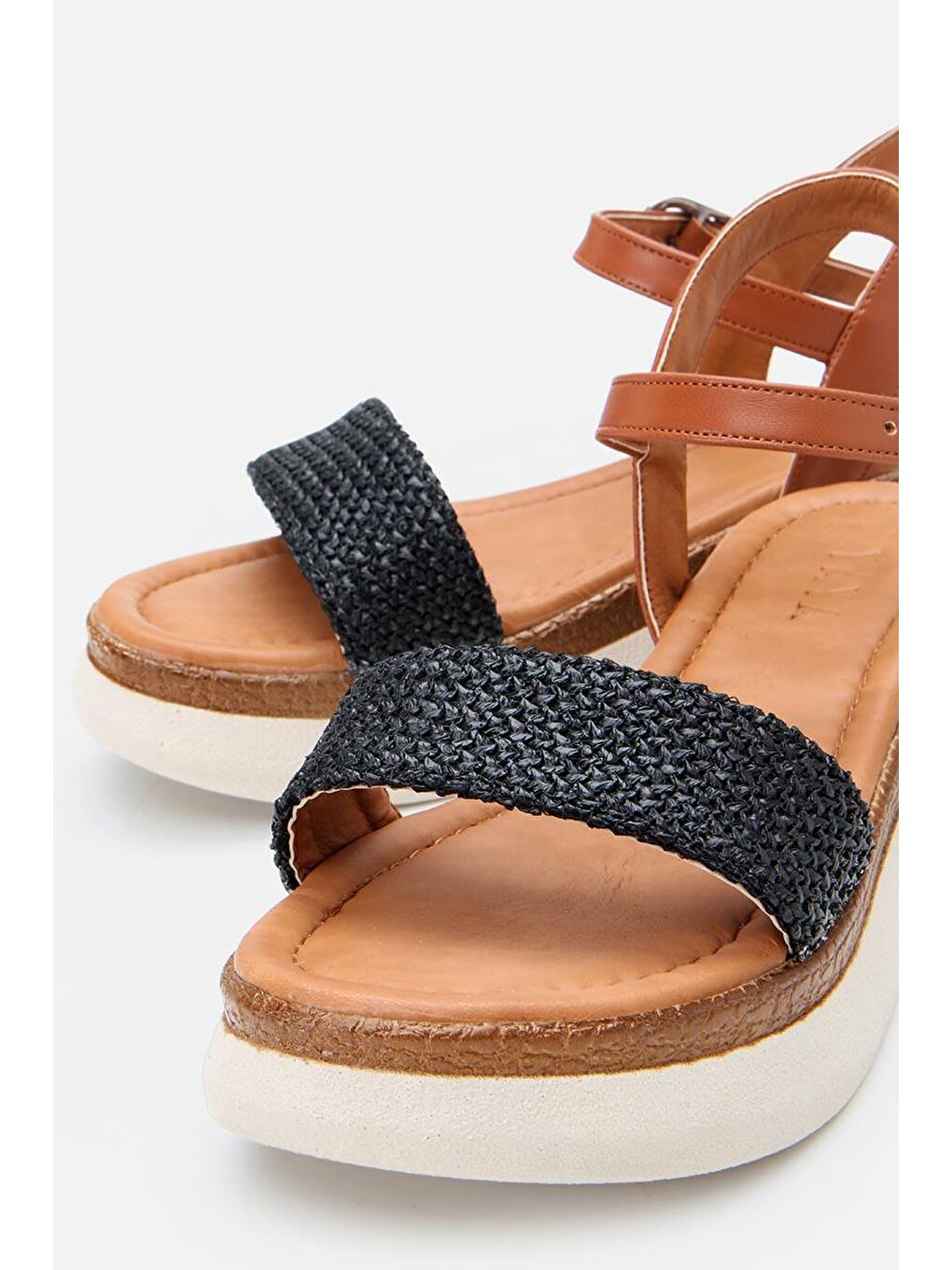 Kadın Siyah Hasır Detaylı Comfort Düz Sandalet-2