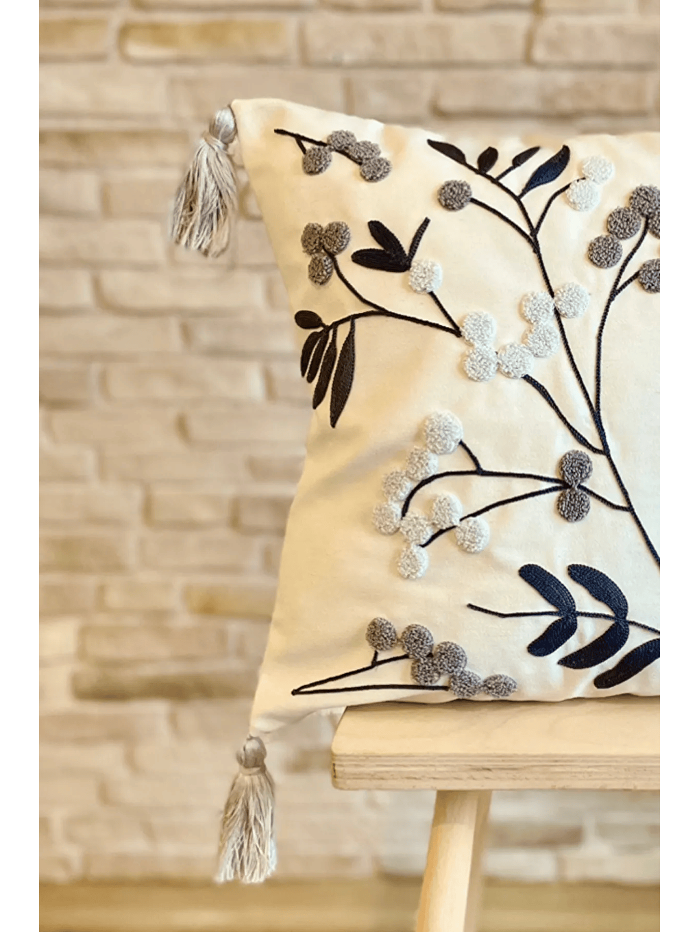 Gri Punch İşlemeli Tekli Dekoratif Özel Tasarım Kırlent Kılıfı (panç)-1