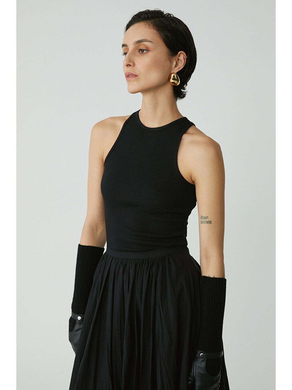 Joyce Kadın Slim Fit Dar Kalıp Sıfır Kol Bisiklet Yaka Örme Crop Siyah Atlet-4