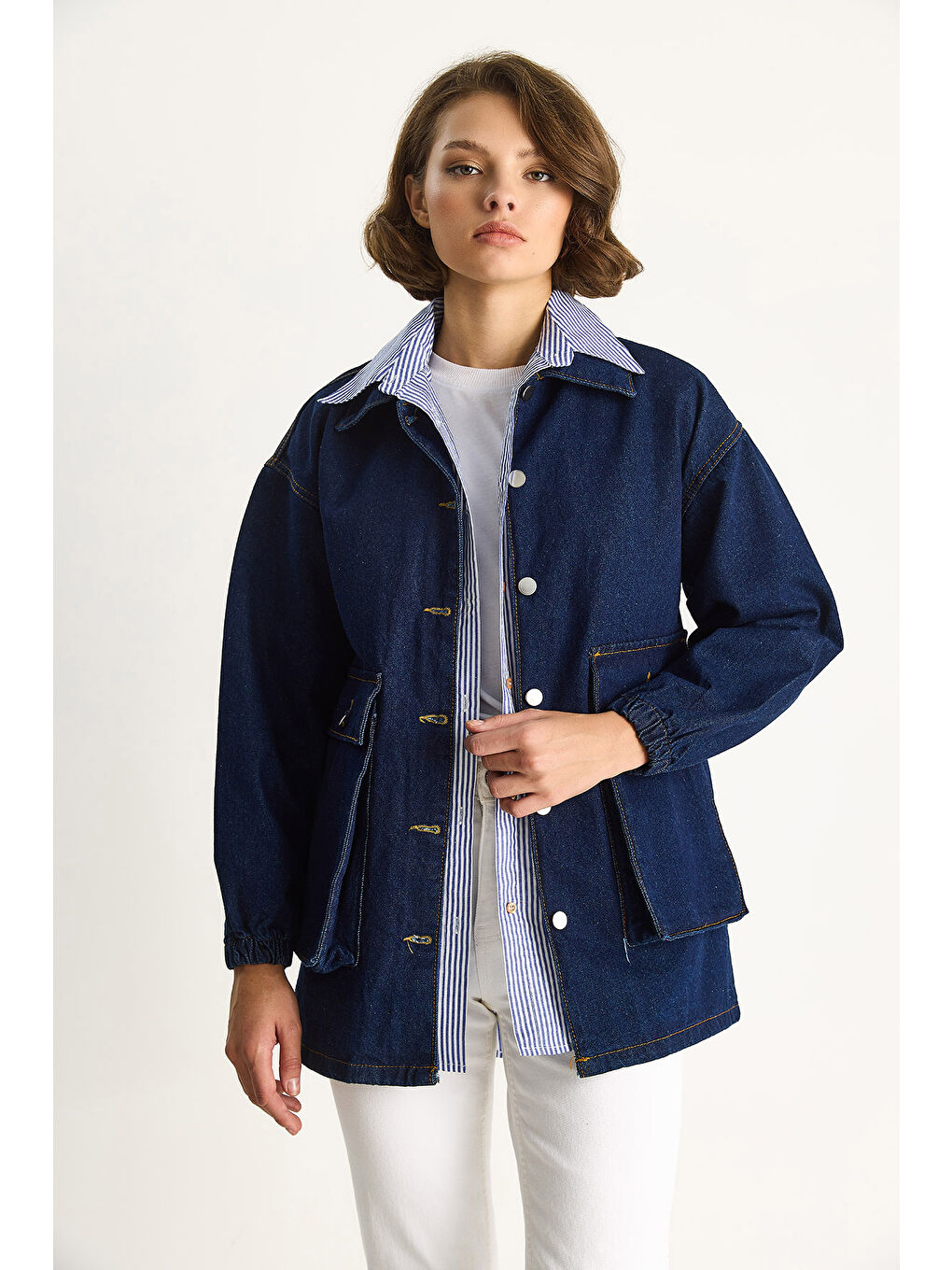 Lacivert Kadın Büyük Cep Detaylı Kolu Lastikli Denim Ceket-1