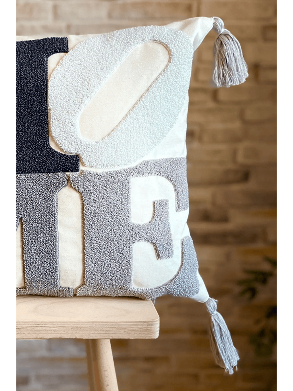 Gri Punch İşlemeli Tekli Dekoratif Özel Tasarım Kırlent Kılıfı (panç)-2