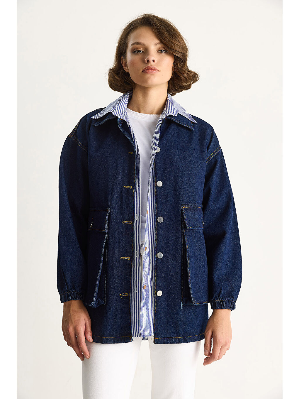 Lacivert Kadın Büyük Cep Detaylı Kolu Lastikli Denim Ceket-3