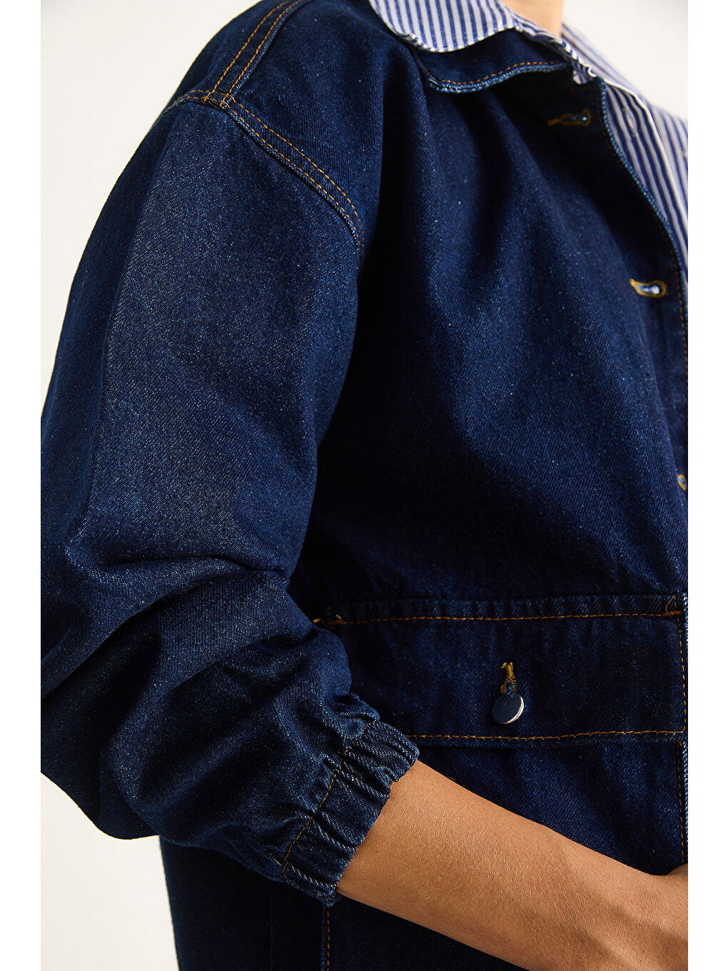 Lacivert Kadın Büyük Cep Detaylı Kolu Lastikli Denim Ceket-4