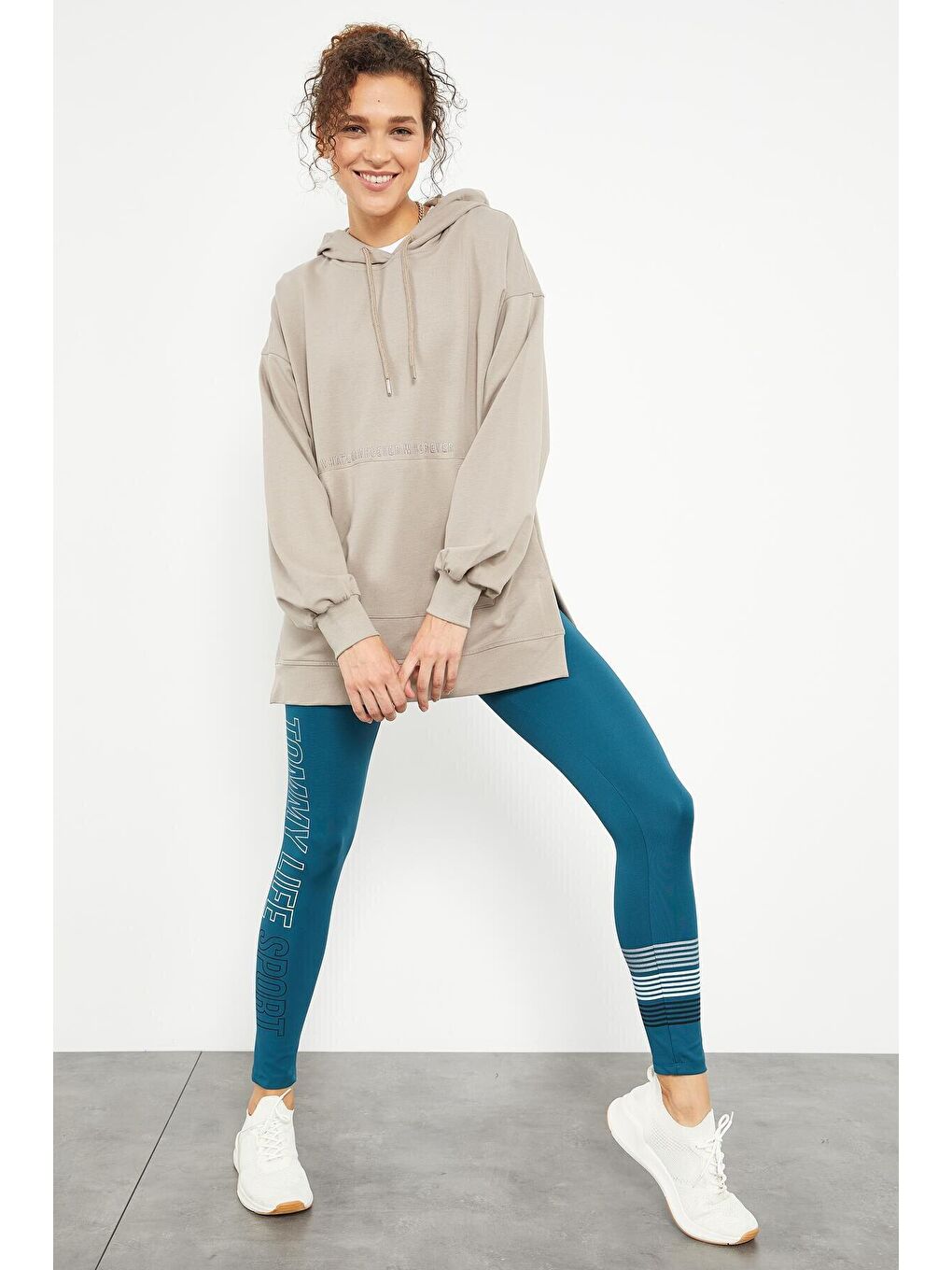 TOMMYLIFE Koyu Bej Balon Kol Yazı Nakışlı Kadın Oversize Tunik Sweatshirt - 97163 - 3