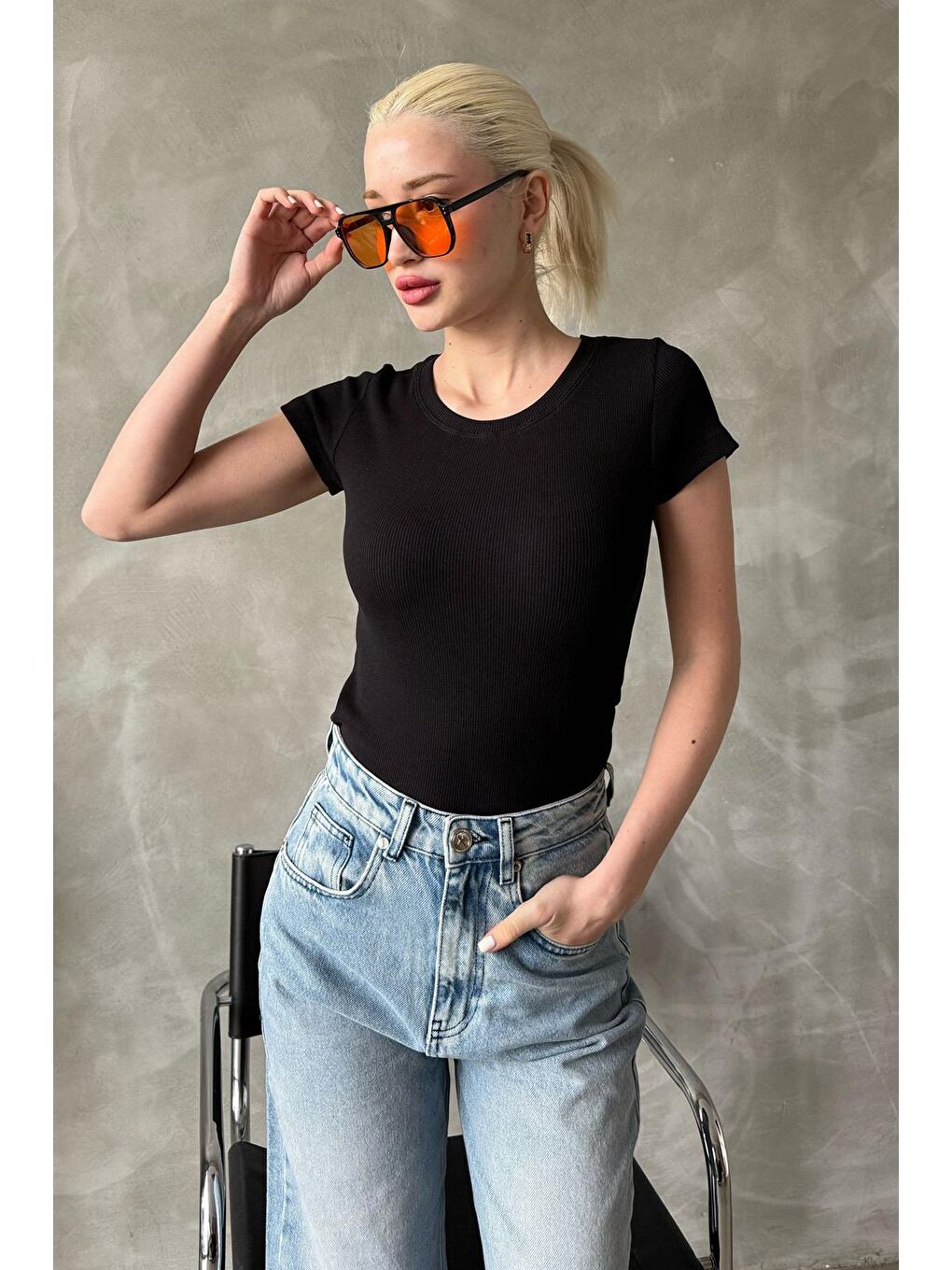 Siyah Geniş Yaka Fittili Basic Kadın T-Shirt Mg2293-4