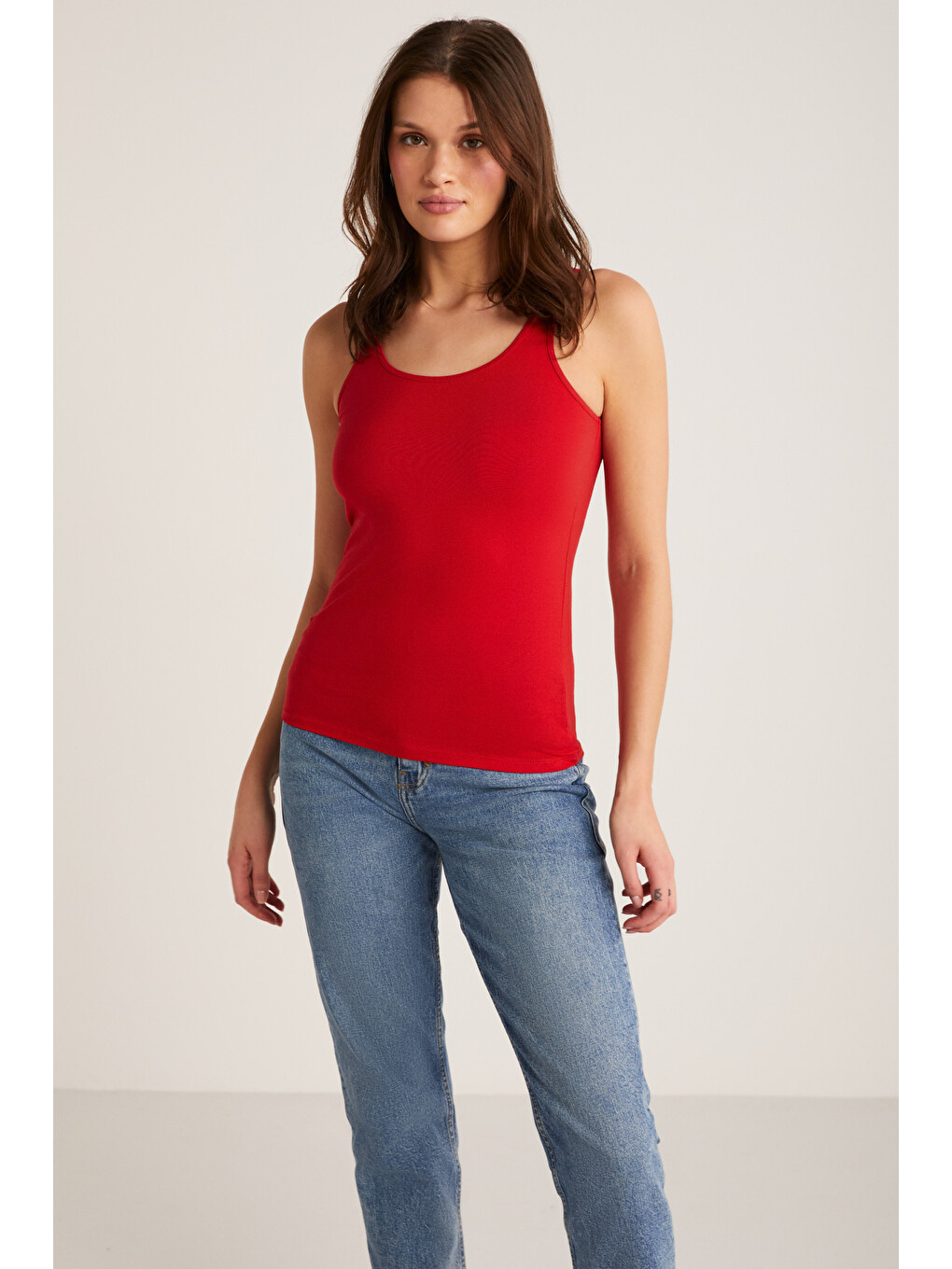 Jayla Kadın Pamuklu Slim Fit Dar Kesim Kalın Askılı Oyuk Yaka Örme Kırmızı Atlet-1