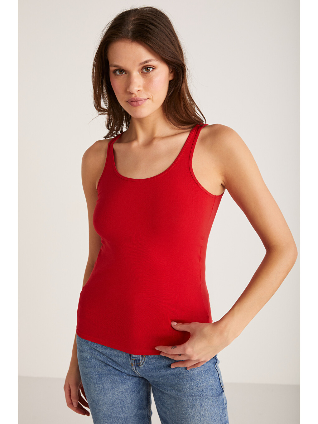 Jayla Kadın Pamuklu Slim Fit Dar Kesim Kalın Askılı Oyuk Yaka Örme Kırmızı Atlet-2