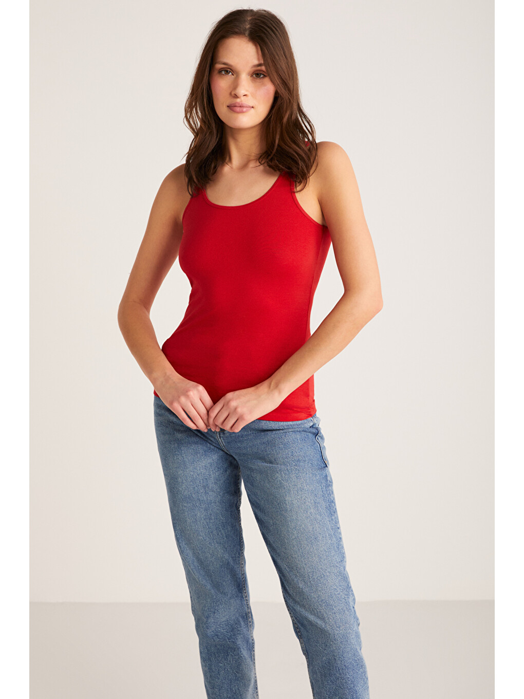 Jayla Kadın Pamuklu Slim Fit Dar Kesim Kalın Askılı Oyuk Yaka Örme Kırmızı Atlet-3
