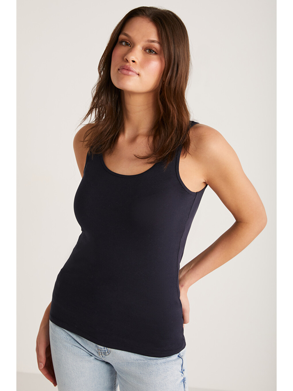 Jayla Kadın Pamuklu Slim Fit Dar Kesim Kalın Askılı Oyuk Yaka Örme Lacivert Atlet-2
