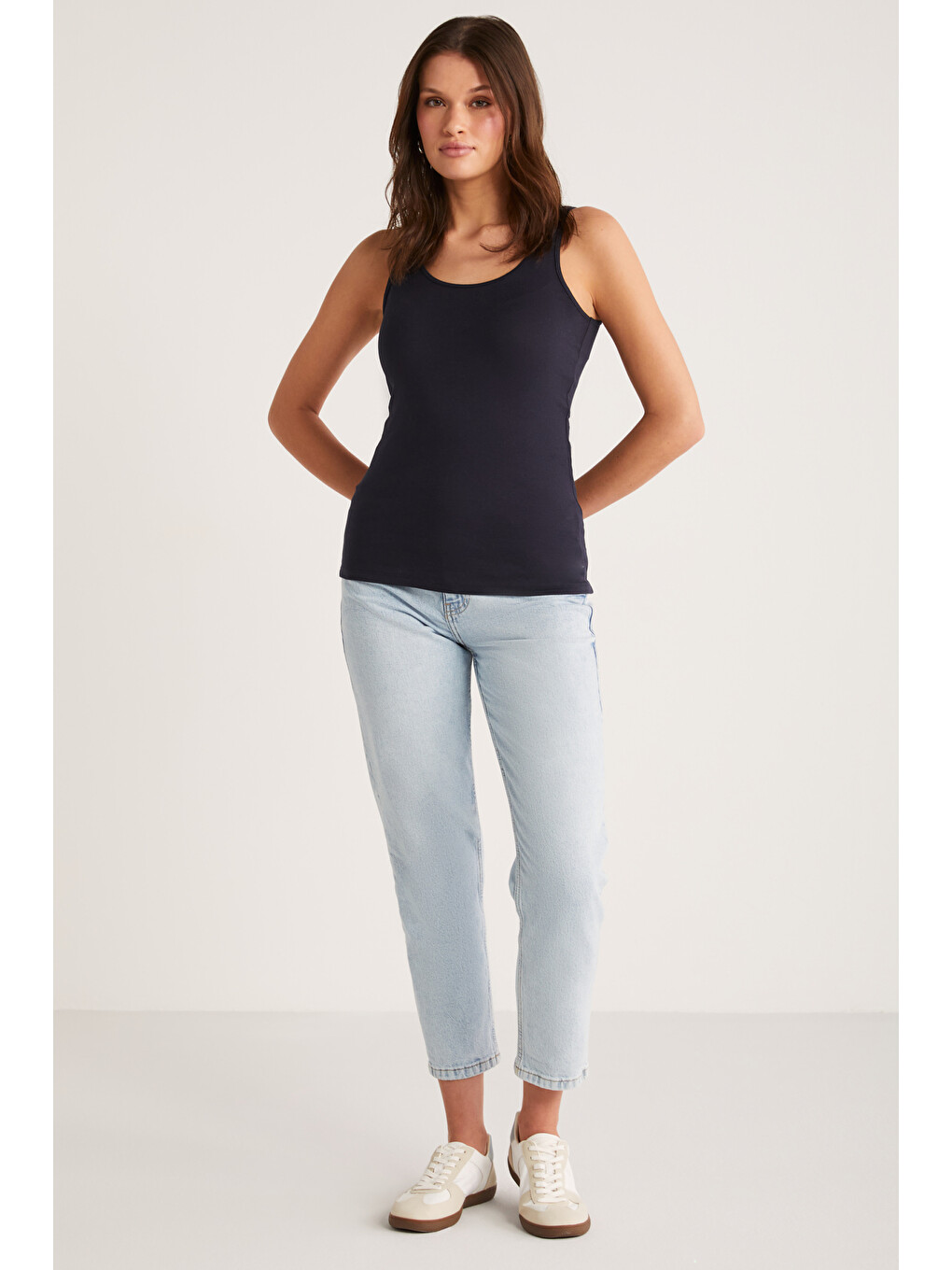 Jayla Kadın Pamuklu Slim Fit Dar Kesim Kalın Askılı Oyuk Yaka Örme Lacivert Atlet-3