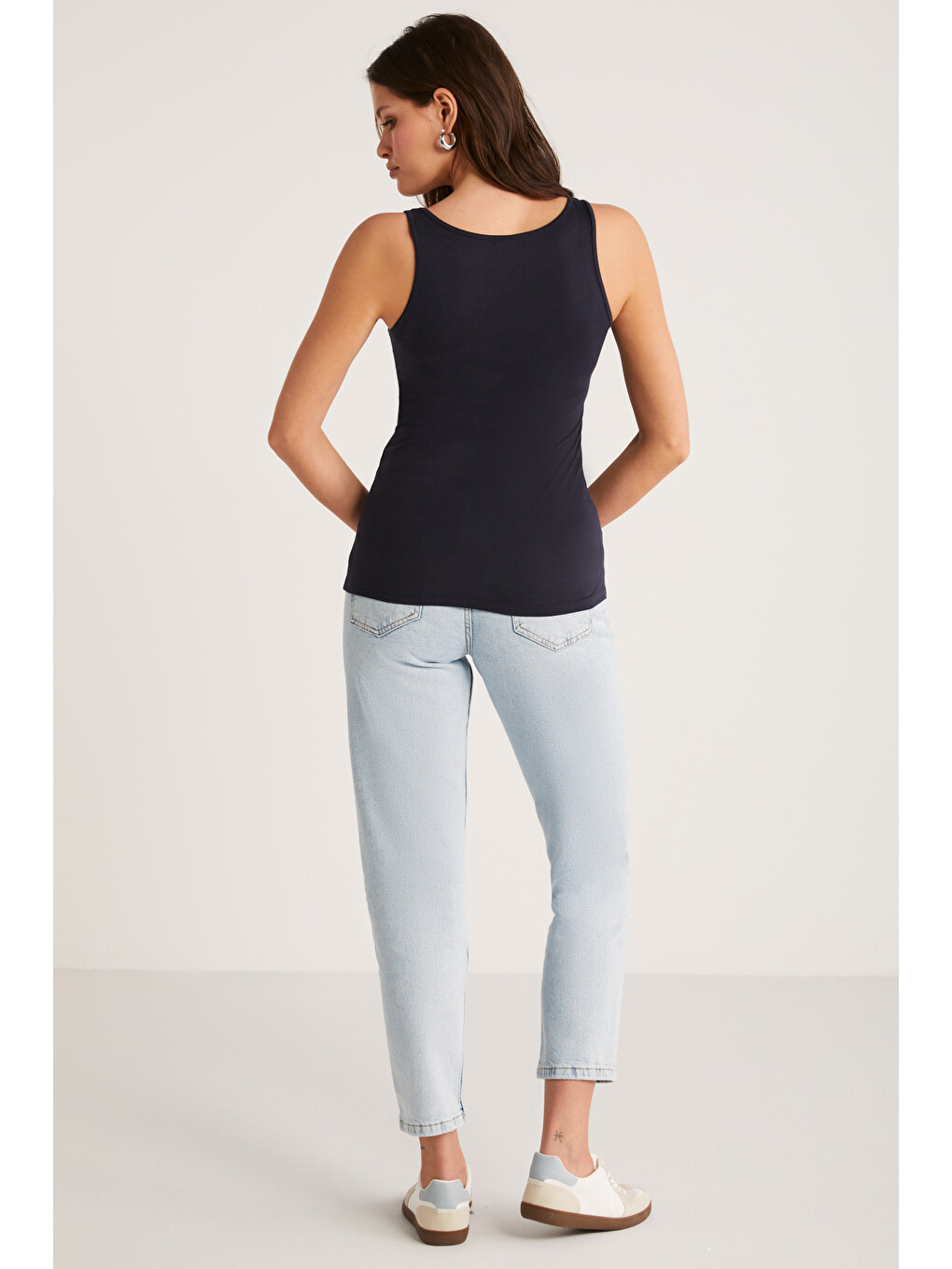 Jayla Kadın Pamuklu Slim Fit Dar Kesim Kalın Askılı Oyuk Yaka Örme Lacivert Atlet-4