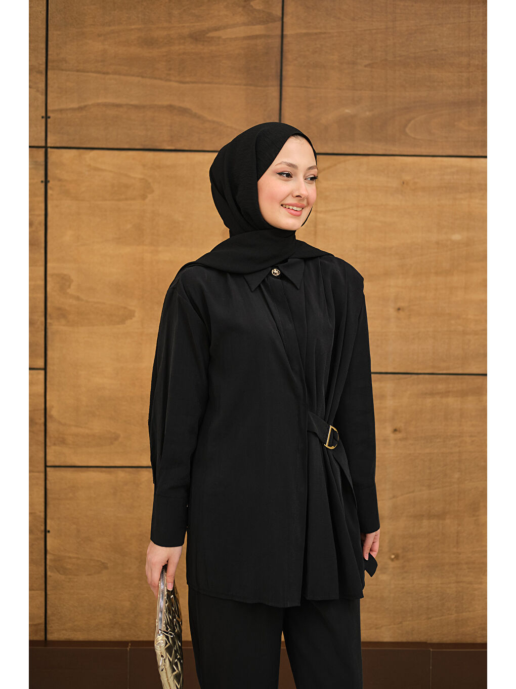 Kadın Beli Gold Kemer Detay Gömlek Yaka Takım Siyah-1