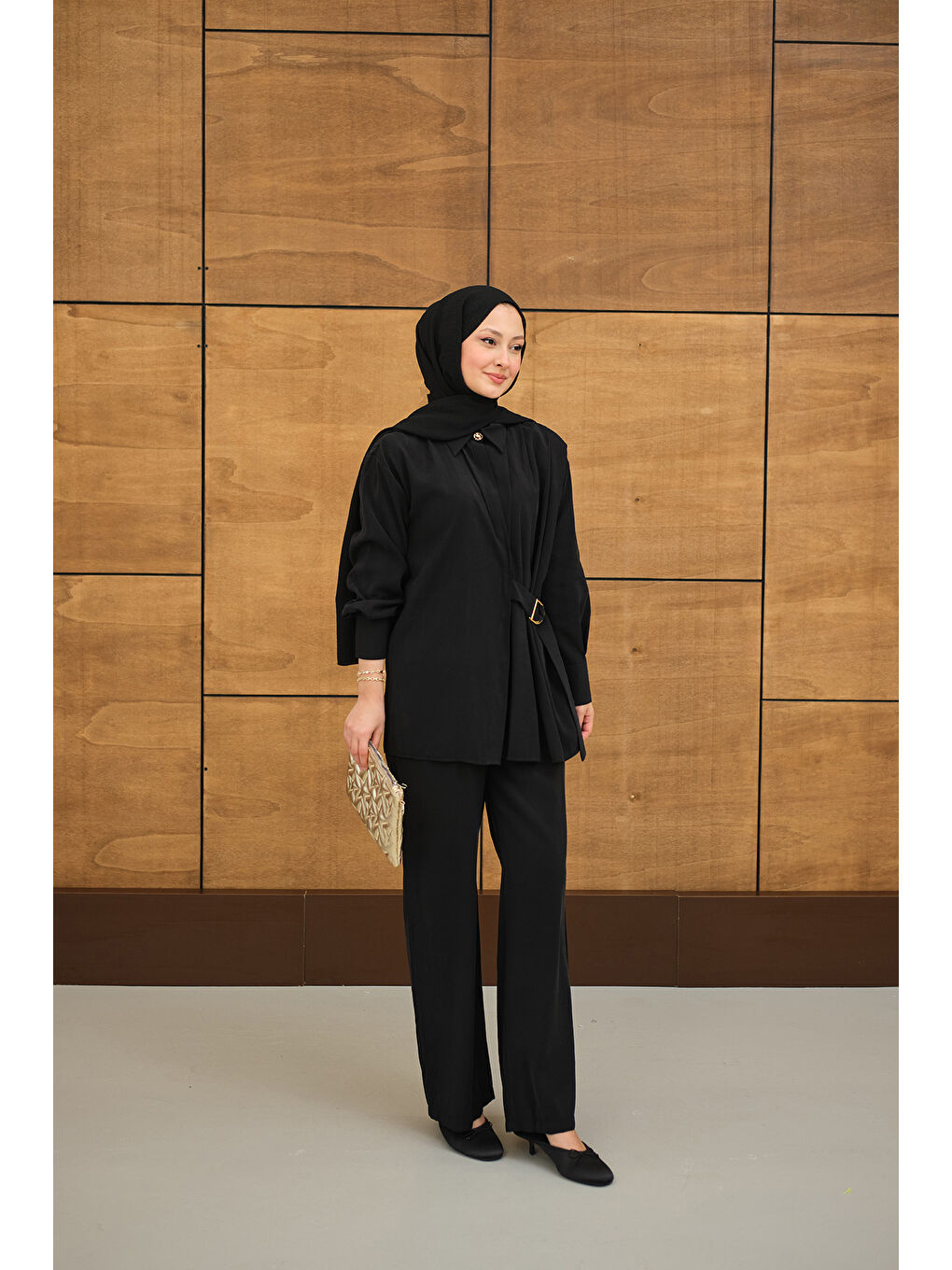 Kadın Beli Gold Kemer Detay Gömlek Yaka Takım Siyah-3