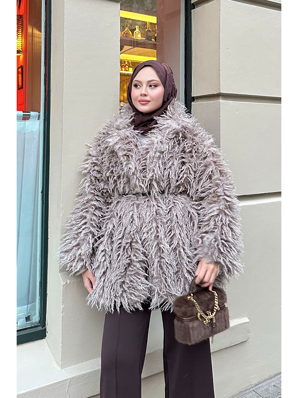 Bej Kadın Kemer Detay Kısa Kürk Kaban Taş-1